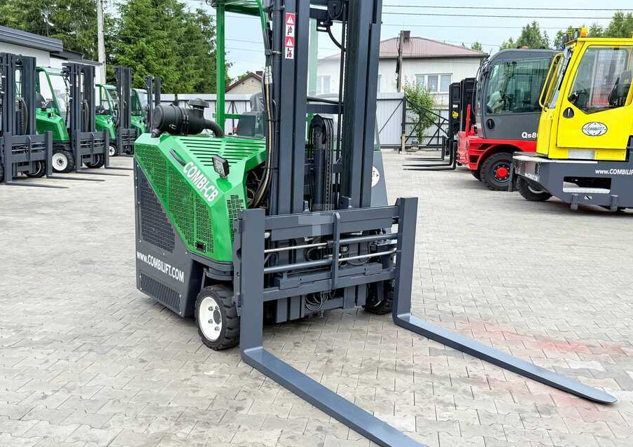 Combilift CB3000 / DIESEL / TRIPLEX 4900MM / FREE LIFT / SIDESHIFT / FORK POSITIONER / 1500MM FORKS / LIKE NEW - Chariot multidirectionnel: photos 4 Combilift CB3000 / DIESEL / TRIPLEX 4900MM / FREE LIFT / SIDESHIFT / FORK POSITIONER / 1500MM FORKS / LIKE NEW - Chariot multidirectionnel: photos 4