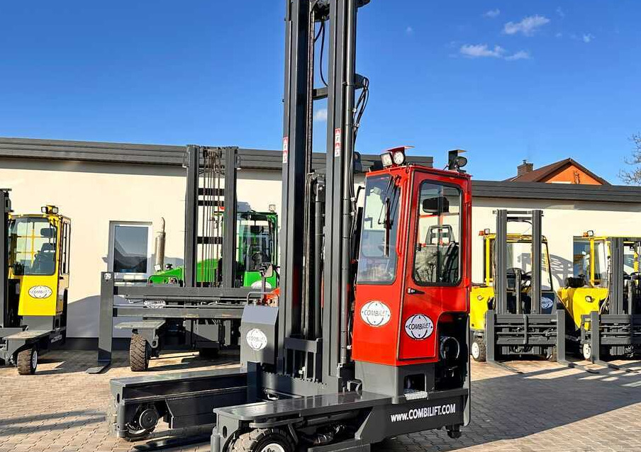 Combilift COMBILIFT C4000 – TRIPLEX 9300 mm – Year 2017 – GAS – FREE LIFT – FORK SIDE SHIFT – CONDITION 5/5 - Chariot multidirectionnel: photos 1 Combilift COMBILIFT C4000 – TRIPLEX 9300 mm – Year 2017 – GAS – FREE LIFT – FORK SIDE SHIFT – CONDITION 5/5 - Chariot multidirectionnel: photos 1