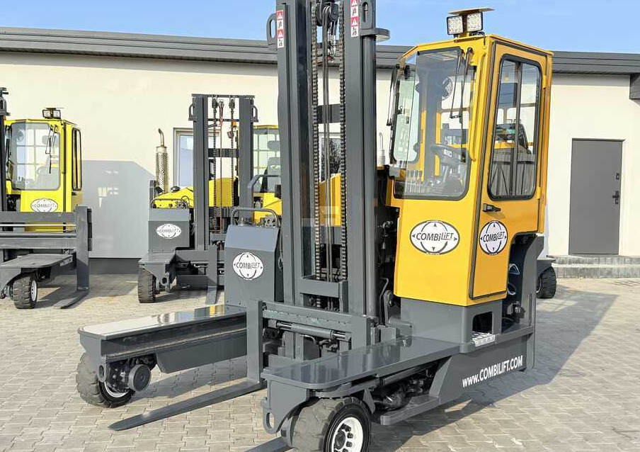 Combilift Multidirectional / 4-Way Forklift C4000 / LPG / Duplex 4500 mm / Only 6,604 Operating Hours / Side Shift / Full Cabin / Excellent Condition. Wide range of multidirectional and sideloader for - Chariot multidirectionnel: photos 1 Combilift Multidirectional / 4-Way Forklift C4000 / LPG / Duplex 4500 mm / Only 6,604 Operating Hours / Side Shift / Full Cabin / Excellent Condition. Wide range of multidirectional and sideloader for - Chariot multidirectionnel: photos 1