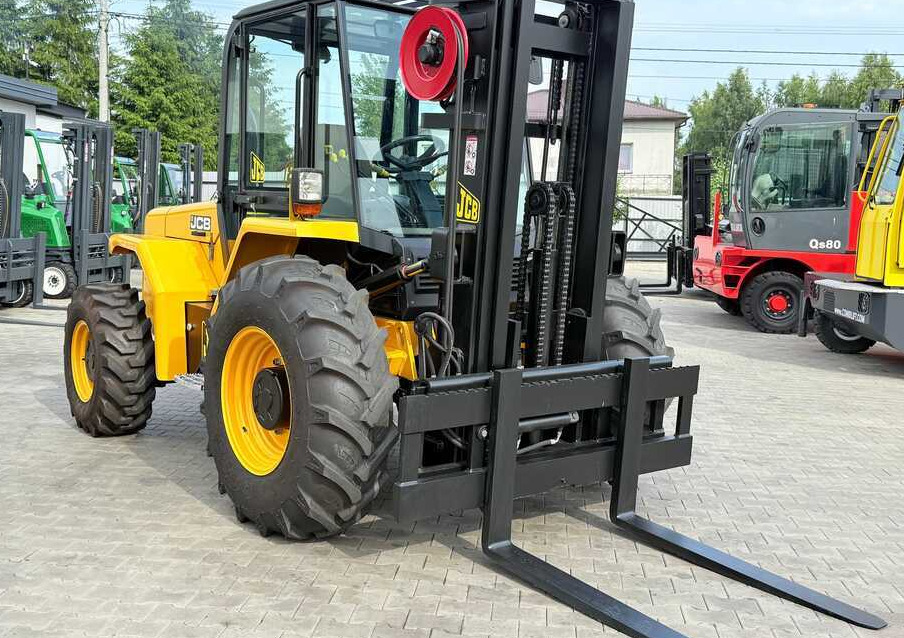 JCB 940 / DIESEL / TRIPLEX 4500MM / FORK POSITIONER / FORK SIDESHIFT / 4T / NEW TYRES / LIKE NEW - Chariot tout terrain: photos 5 JCB 940 / DIESEL / TRIPLEX 4500MM / FORK POSITIONER / FORK SIDESHIFT / 4T / NEW TYRES / LIKE NEW - Chariot tout terrain: photos 5
