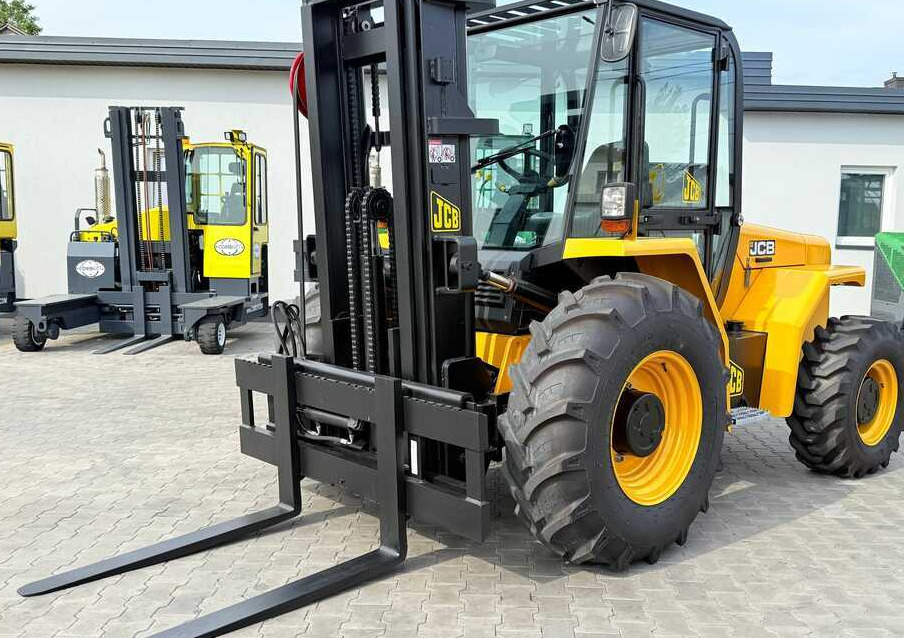 JCB 940 / DIESEL / TRIPLEX 4500MM / FORK POSITIONER / FORK SIDESHIFT / 4T / NEW TYRES / LIKE NEW - Chariot tout terrain: photos 1 JCB 940 / DIESEL / TRIPLEX 4500MM / FORK POSITIONER / FORK SIDESHIFT / 4T / NEW TYRES / LIKE NEW - Chariot tout terrain: photos 1