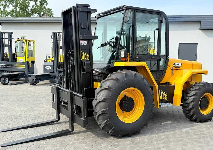 JCB 940 / DIESEL / TRIPLEX 4500MM / FORK POSITIONER / FORK SIDESHIFT / 4T / NEW TYRES / LIKE NEW - Chariot tout terrain: photos 2 JCB 940 / DIESEL / TRIPLEX 4500MM / FORK POSITIONER / FORK SIDESHIFT / 4T / NEW TYRES / LIKE NEW - Chariot tout terrain: photos 2