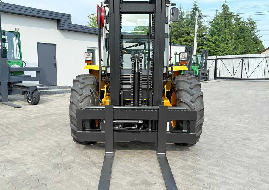 JCB 940 / DIESEL / TRIPLEX 4500MM / FORK POSITIONER / FORK SIDESHIFT / 4T / NEW TYRES / LIKE NEW - Chariot tout terrain: photos 4 JCB 940 / DIESEL / TRIPLEX 4500MM / FORK POSITIONER / FORK SIDESHIFT / 4T / NEW TYRES / LIKE NEW - Chariot tout terrain: photos 4
