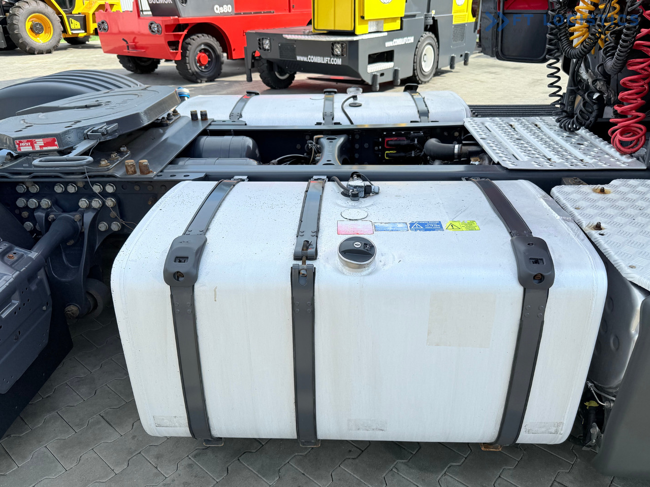 Tracteur routier SCANIA R450 / LOW-DECK / RETARDER / 1200L FUEL TANKS / TWO BEDS / 80% TYRES / FRIDGE / PARKING AIR CONDITIONING / WEBASTO / EXCELLENT CONDITION: photos 20