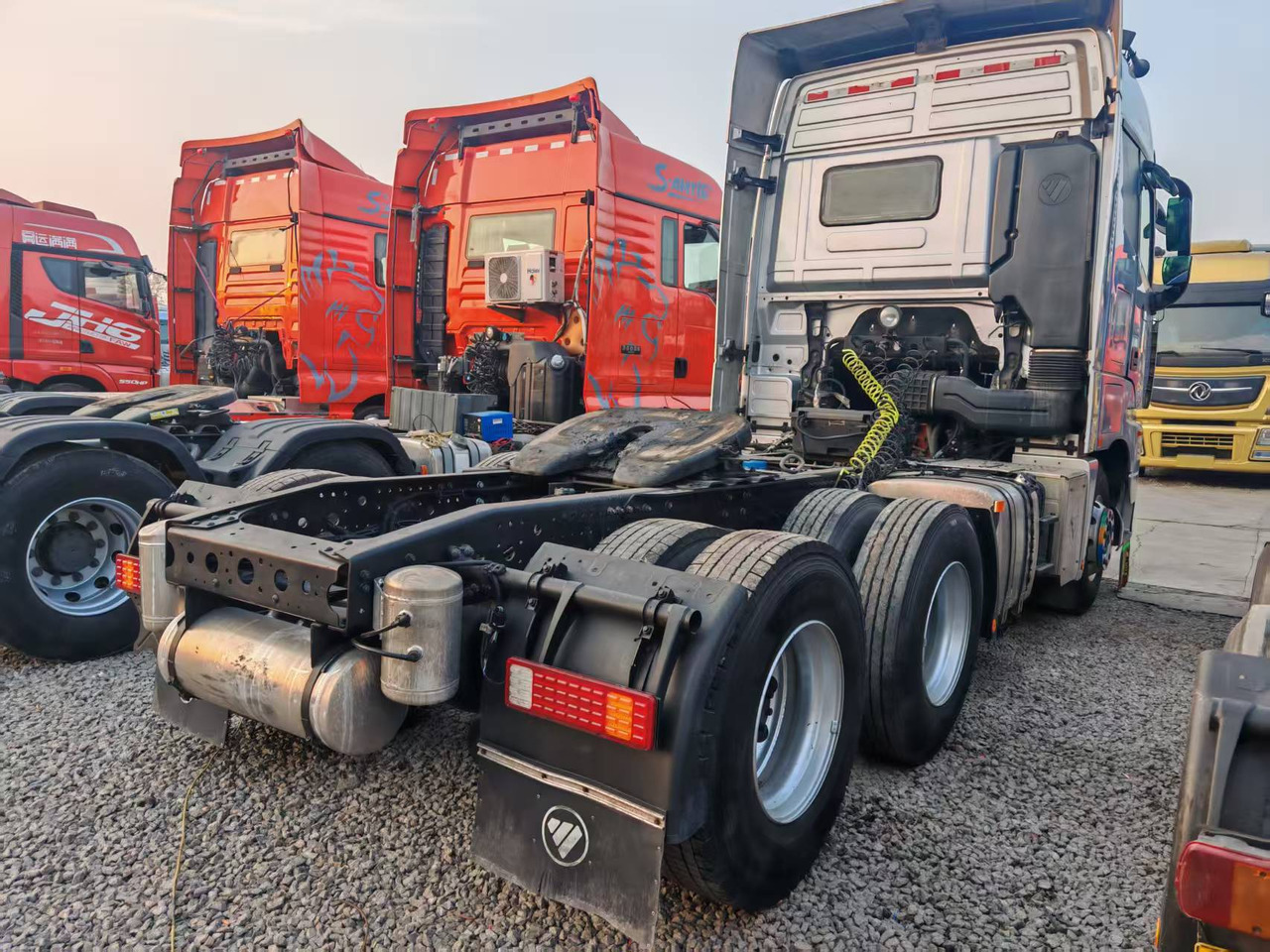 AUMAN 560HP - Semi-remorque benne: photos 4 AUMAN 560HP - Semi-remorque benne: photos 4