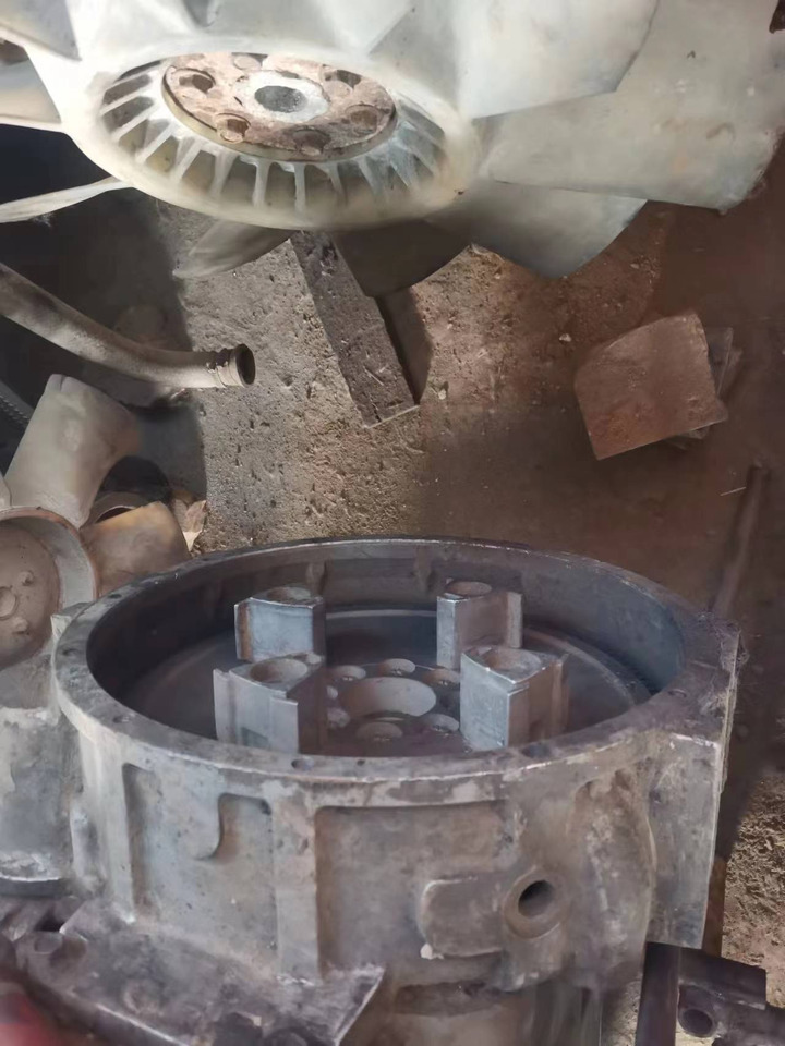CUMMINS 6C8.3 - Moteur pour Pelle: photos 3 CUMMINS 6C8.3 - Moteur pour Pelle: photos 3