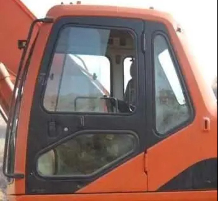 DOOSAN DX225 - Cabine pour Pelle: photos 2 DOOSAN DX225 - Cabine pour Pelle: photos 2