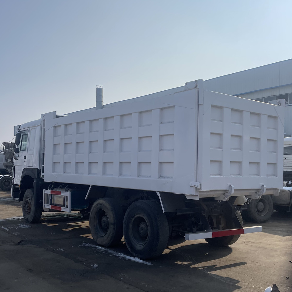 HOWO 6*4 DUMP TRUCK - Camion benne: photos 3 HOWO 6*4 DUMP TRUCK - Camion benne: photos 3