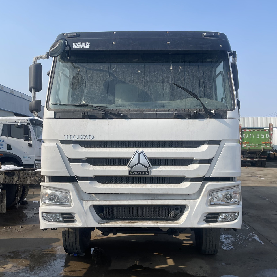 HOWO 6*4 DUMP TRUCK - Camion benne: photos 1 HOWO 6*4 DUMP TRUCK - Camion benne: photos 1