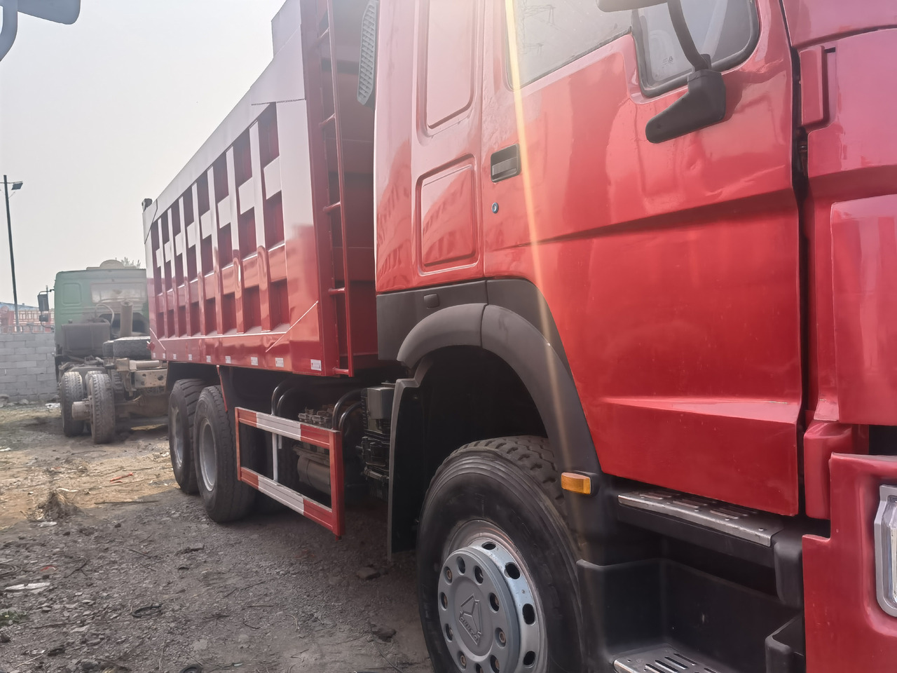 HOWO HOWO 6*4 371 dump truck - Camion benne: photos 4 HOWO HOWO 6*4 371 dump truck - Camion benne: photos 4