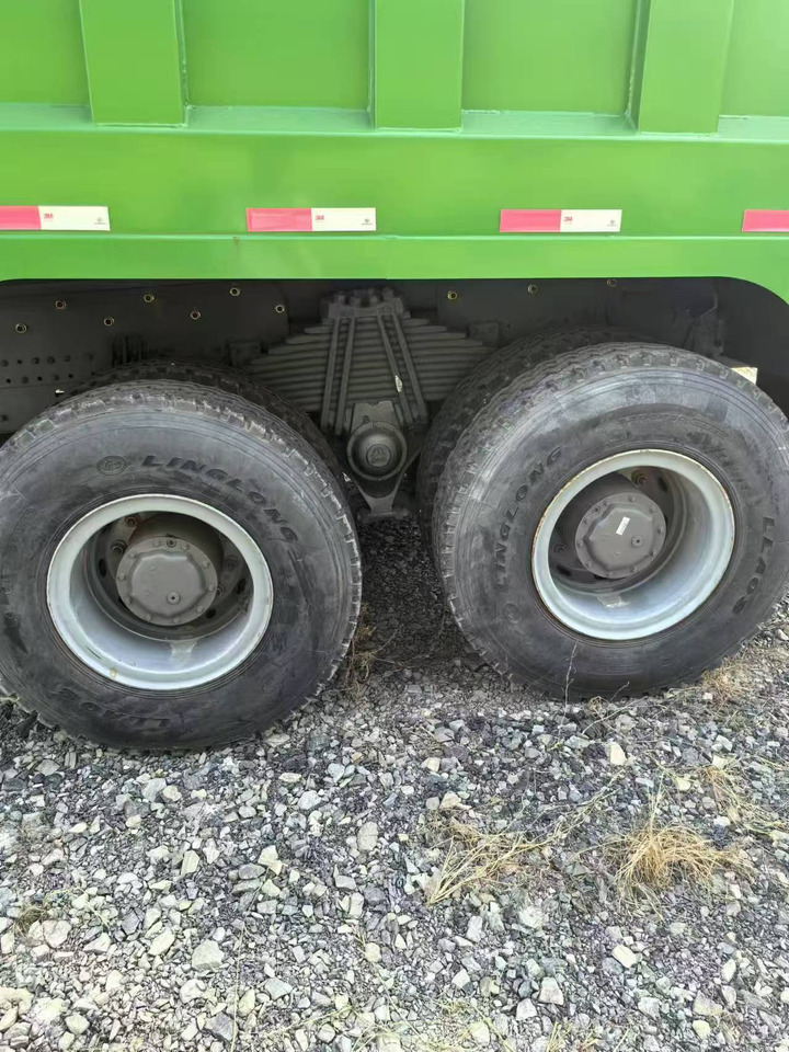 HOWO HOWO 6*6 dump truck - Camion benne: photos 5 HOWO HOWO 6*6 dump truck - Camion benne: photos 5