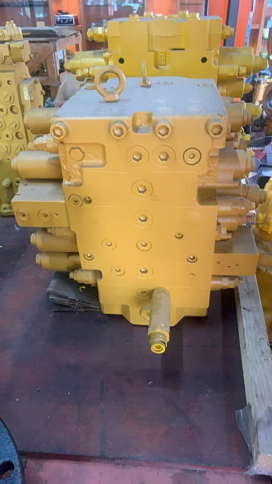 HYUNDAI R210-7 - Valve hydraulique pour Pelle: photos 4 HYUNDAI R210-7 - Valve hydraulique pour Pelle: photos 4