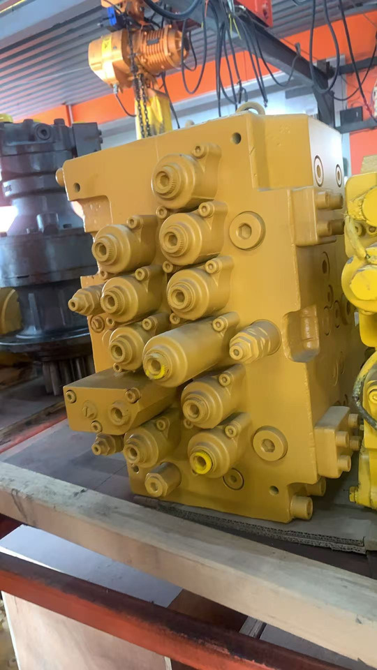 HYUNDAI R210-7 - Valve hydraulique pour Pelle: photos 2 HYUNDAI R210-7 - Valve hydraulique pour Pelle: photos 2