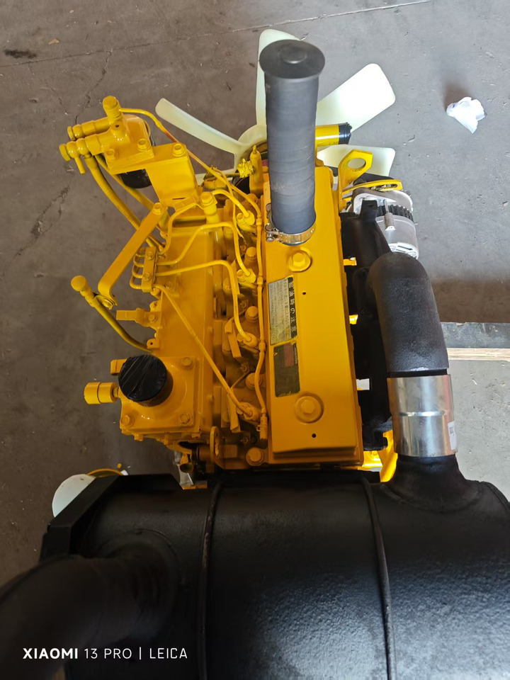 KOMATSU 4D95LE - Moteur pour Pelle: photos 2 KOMATSU 4D95LE - Moteur pour Pelle: photos 2