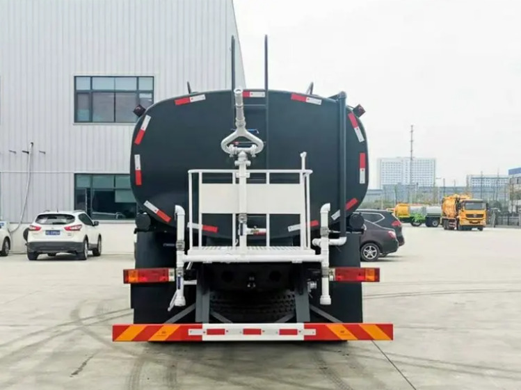 SHACMAN SHACMAN  H3000 20 cubic  meters tanker - Camion citerne: photos 5 SHACMAN SHACMAN  H3000 20 cubic  meters tanker - Camion citerne: photos 5