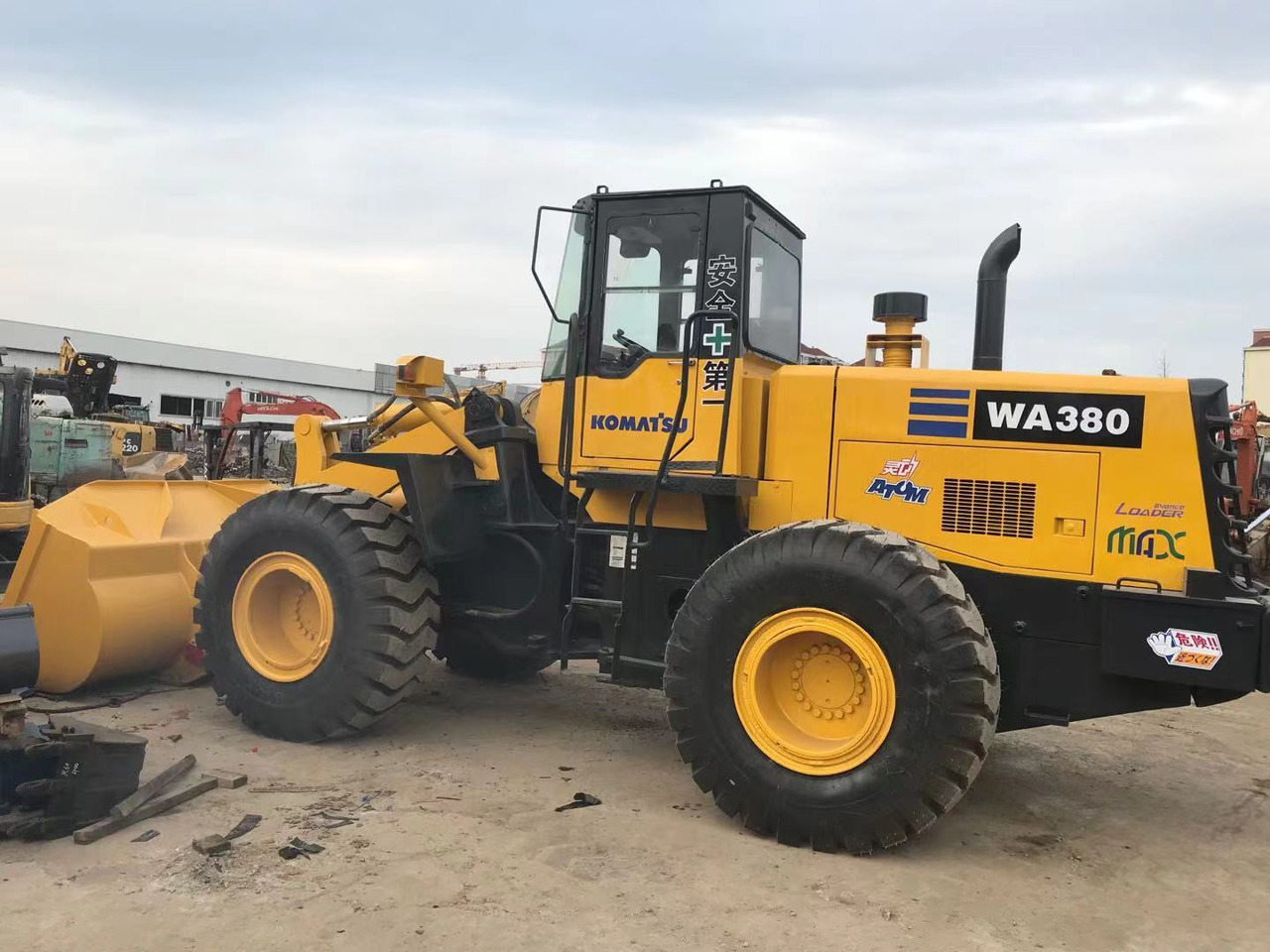 BACKHOE LOADER Certified Pre-Owned Komatsu WA380-3 | Heavy-Duty Loader for Mining/ Construction - Price Negotiable! - Chargeuse sur pneus: photos 4 BACKHOE LOADER Certified Pre-Owned Komatsu WA380-3 | Heavy-Duty Loader for Mining/ Construction - Price Negotiable! - Chargeuse sur pneus: photos 4