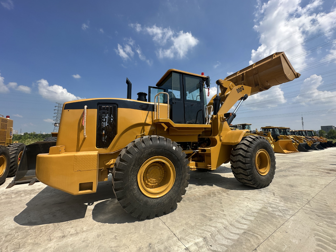 BACKHOE LOADER Used High Quality CAT 950G Wheel Loader on Hot Sale CAT in Stock for Sale - Chargeuse sur pneus: photos 1 BACKHOE LOADER Used High Quality CAT 950G Wheel Loader on Hot Sale CAT in Stock for Sale - Chargeuse sur pneus: photos 1