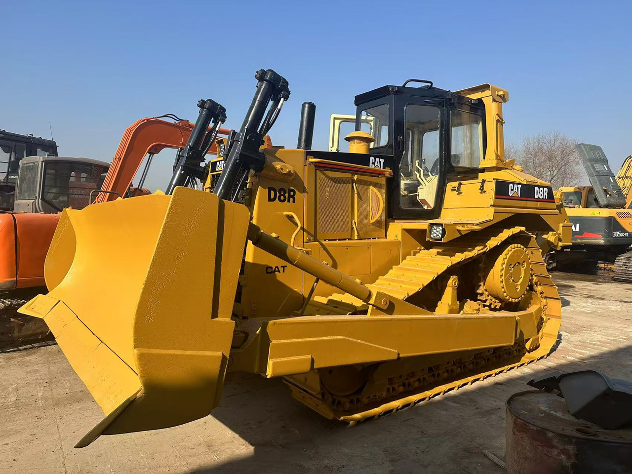 CATERPILLAR Used Bulldozer D8R Hotsale D6R D7G - Bulldozer: photos 1 CATERPILLAR Used Bulldozer D8R Hotsale D6R D7G - Bulldozer: photos 1