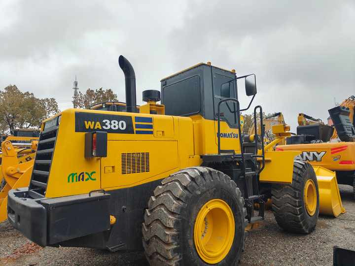 Certified Pre-Owned Komatsu WA380-3 | Heavy-Duty Loader for Mining/ Construction - Price Negotiable! - Chargeuse sur pneus: photos 2 Certified Pre-Owned Komatsu WA380-3 | Heavy-Duty Loader for Mining/ Construction - Price Negotiable! - Chargeuse sur pneus: photos 2