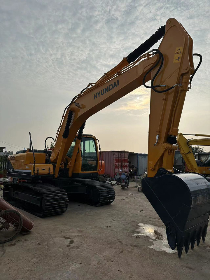 Second hand Machine Used Hyundai 215-9C 21ton - Engins de chantier: photos 3 Second hand Machine Used Hyundai 215-9C 21ton - Engins de chantier: photos 3