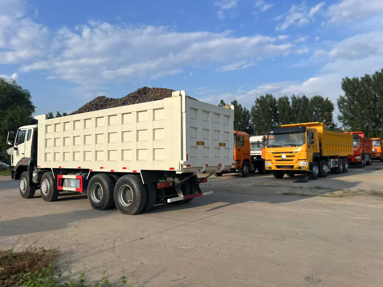 HOWO Used Dump Truck8*4 6*4 - Camion benne: photos 2 HOWO Used Dump Truck8*4 6*4 - Camion benne: photos 2