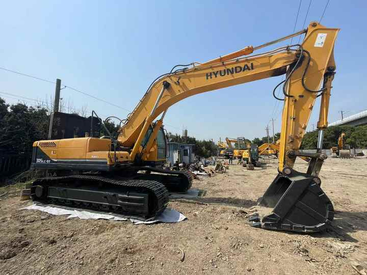 Heavy-Duty Hyundai 305 Excavator for Mining & Construction - Well-Maintained, Warranty Included - Pelle sur chenille: photos 2 Heavy-Duty Hyundai 305 Excavator for Mining & Construction - Well-Maintained, Warranty Included - Pelle sur chenille: photos 2