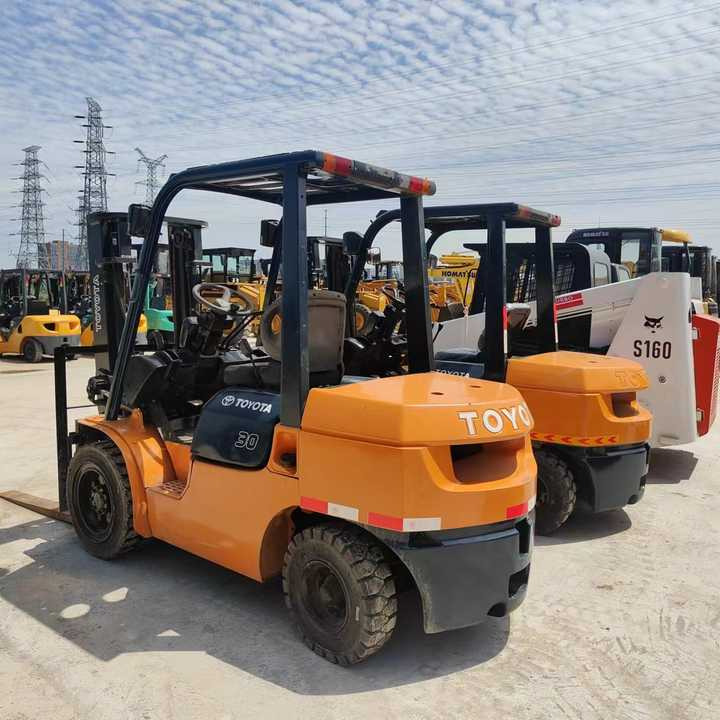 Secod Hand Japanese Brand Toyota 30 Forklift Mini 3 Ton Forklift with Good Performance and Less Working Time for Sale - Chariot élévateur: photos 1 Secod Hand Japanese Brand Toyota 30 Forklift Mini 3 Ton Forklift with Good Performance and Less Working Time for Sale - Chariot élévateur: photos 1