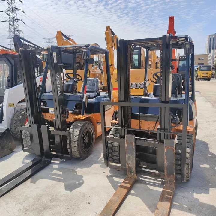 Secod Hand Japanese Brand Toyota 30 Forklift Mini 3 Ton Forklift with Good Performance and Less Working Time for Sale - Chariot élévateur: photos 2 Secod Hand Japanese Brand Toyota 30 Forklift Mini 3 Ton Forklift with Good Performance and Less Working Time for Sale - Chariot élévateur: photos 2