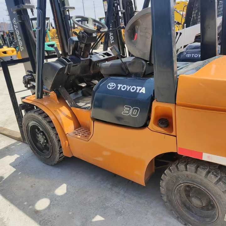 Secod Hand Japanese Brand Toyota 30 Forklift Mini 3 Ton Forklift with Good Performance and Less Working Time for Sale - Chariot élévateur: photos 5 Secod Hand Japanese Brand Toyota 30 Forklift Mini 3 Ton Forklift with Good Performance and Less Working Time for Sale - Chariot élévateur: photos 5