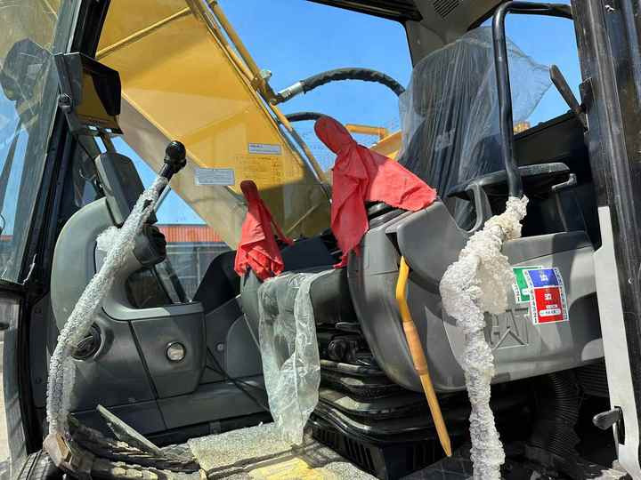 Used Cat 320 Excavator - Pelle sur chenille: photos 2 Used Cat 320 Excavator - Pelle sur chenille: photos 2