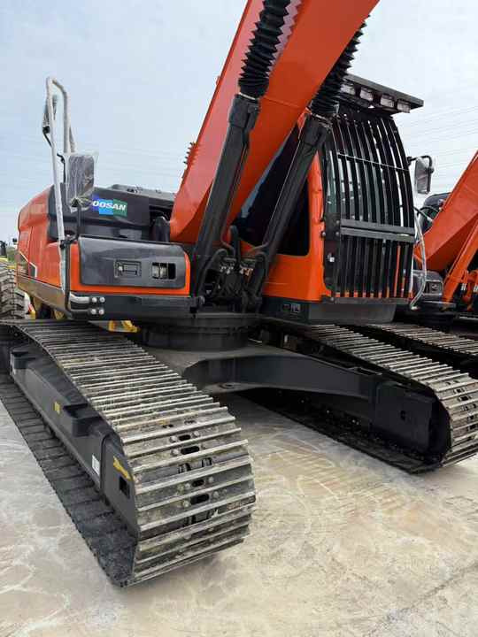Used Digger Doosan DX225LC-9T Construction Machinery Construction Digger Used Doosan DX225LC-9T Cheap Excavator - Pelle sur chenille: photos 3 Used Digger Doosan DX225LC-9T Construction Machinery Construction Digger Used Doosan DX225LC-9T Cheap Excavator - Pelle sur chenille: photos 3