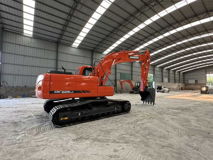 Used Digger Doosan DX225LC-9T Construction Machinery Construction Digger Used Doosan DX225LC-9T Cheap Excavator - Pelle sur chenille: photos 5 Used Digger Doosan DX225LC-9T Construction Machinery Construction Digger Used Doosan DX225LC-9T Cheap Excavator - Pelle sur chenille: photos 5