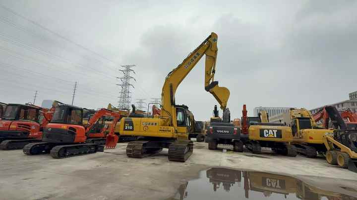 Used Good Quality Japan Original PC210-8 in Good Condition PC210-8 Komatsu - Pelle sur chenille: photos 4 Used Good Quality Japan Original PC210-8 in Good Condition PC210-8 Komatsu - Pelle sur chenille: photos 4