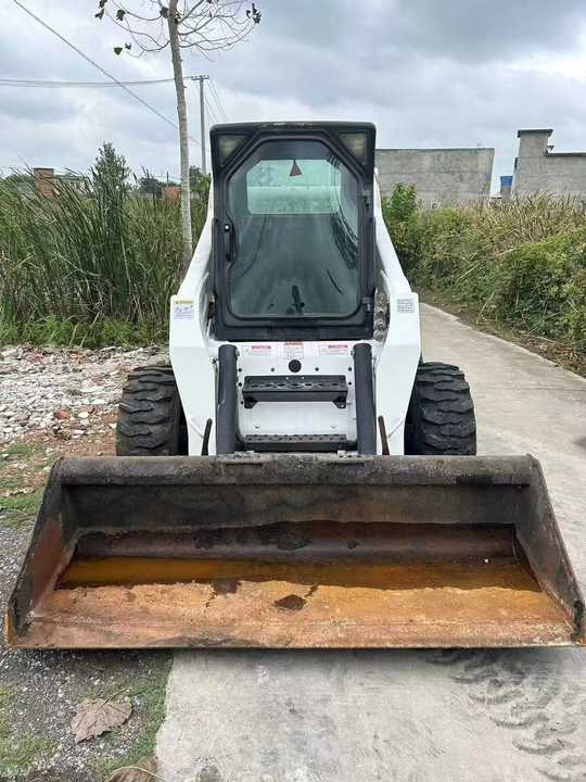 Very Good Machine Used Skid Wheel Loader Bobcat S300 for Sale - Mini chargeuse: photos 3 Very Good Machine Used Skid Wheel Loader Bobcat S300 for Sale - Mini chargeuse: photos 3