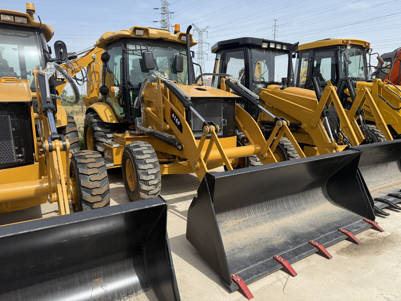CATERPILLAR 416F - Tractopelle: photos 2 CATERPILLAR 416F - Tractopelle: photos 2