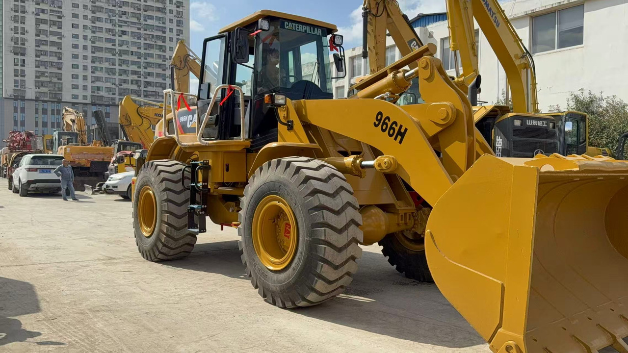 CATERPILLAR 966H - Chargeuse sur pneus: photos 4 CATERPILLAR 966H - Chargeuse sur pneus: photos 4