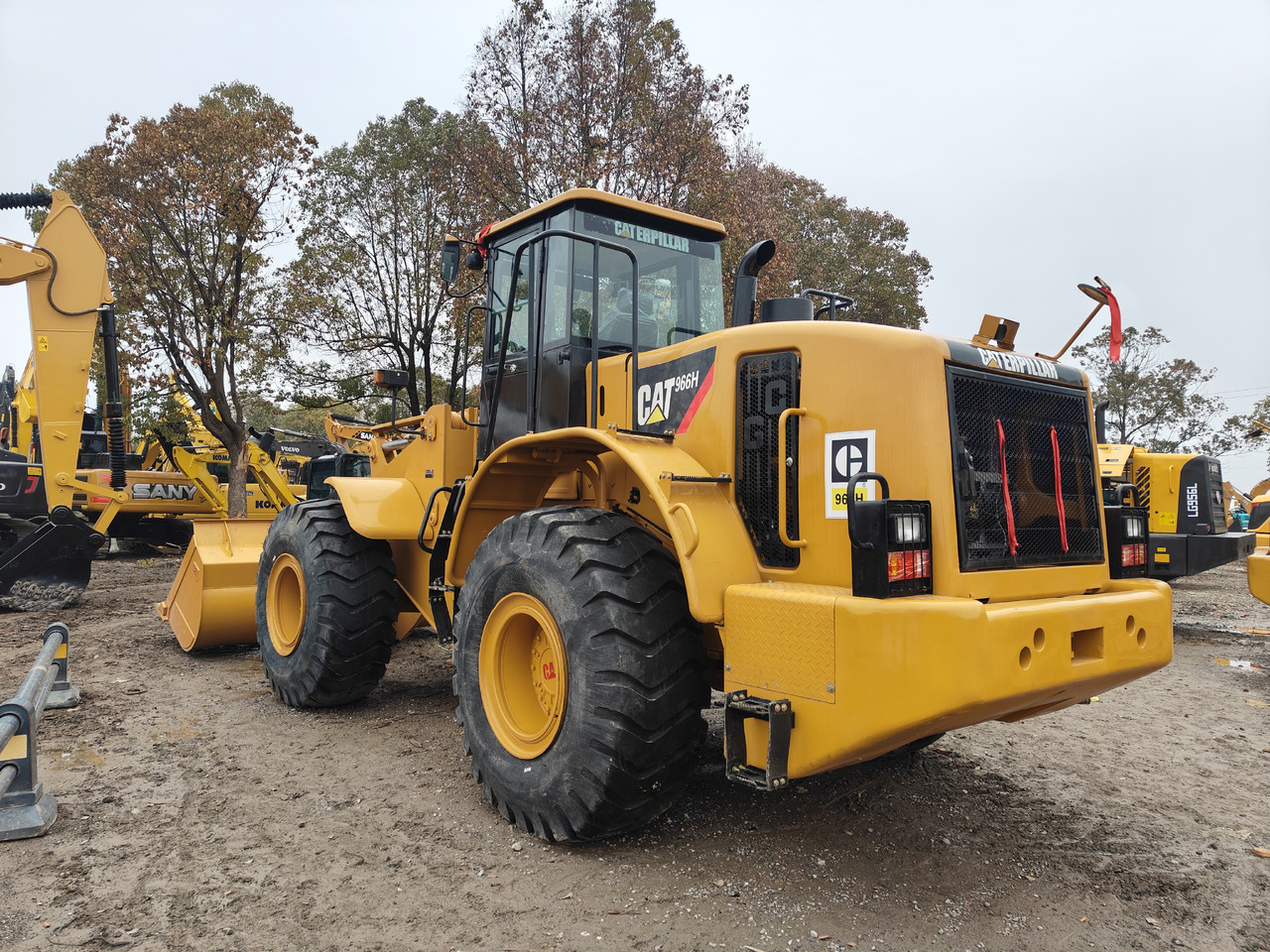 CATERPILLAR 966H - Chargeuse sur pneus: photos 4 CATERPILLAR 966H - Chargeuse sur pneus: photos 4