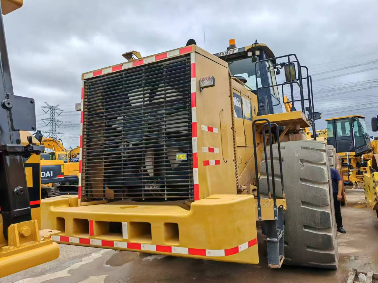 CATERPILLAR 986H - Chargeuse sur chenilles: photos 3 CATERPILLAR 986H - Chargeuse sur chenilles: photos 3