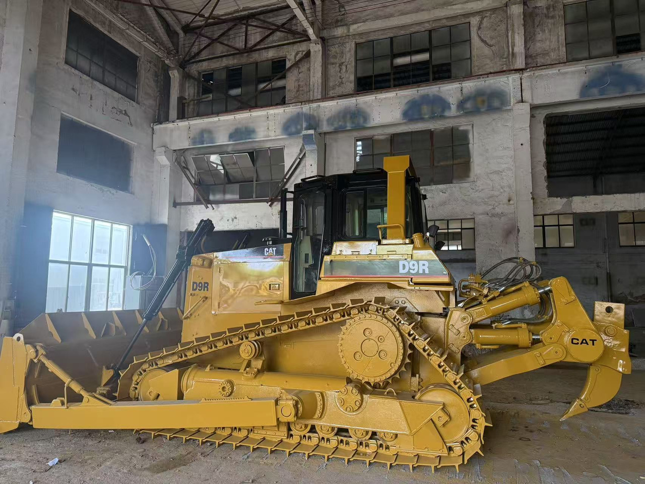 CATERPILLAR D9R - Bulldozer: photos 1 CATERPILLAR D9R - Bulldozer: photos 1
