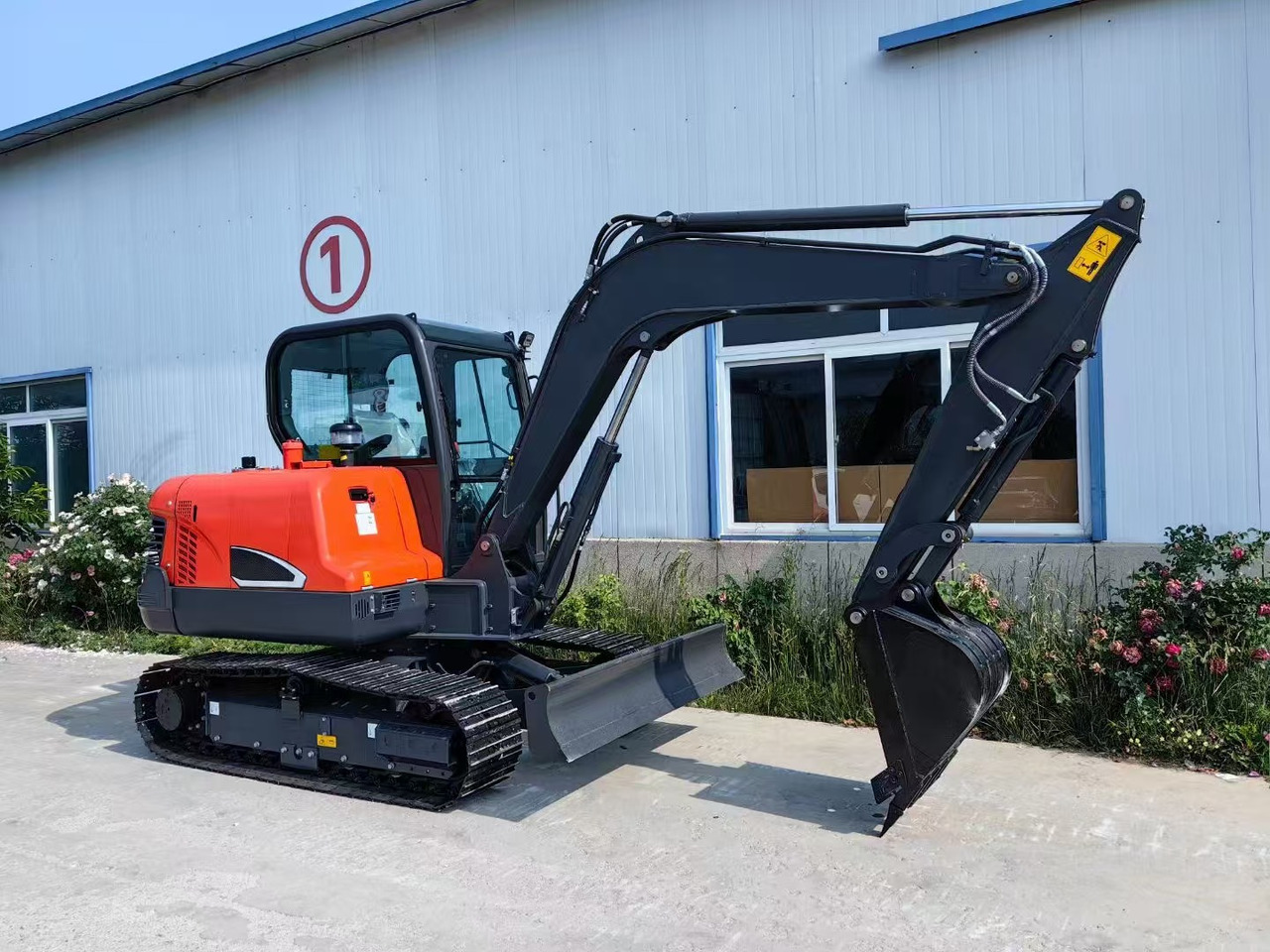 DOOSAN DH60-7 - Pelle sur chenille: photos 1 DOOSAN DH60-7 - Pelle sur chenille: photos 1