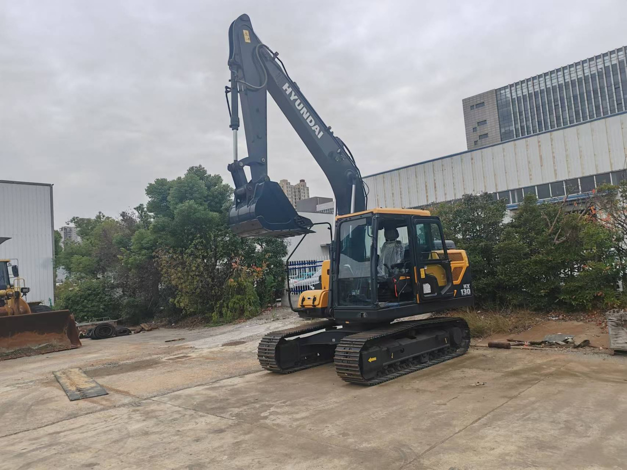 HYUNDAI HX130 - Pelle sur chenille: photos 1 HYUNDAI HX130 - Pelle sur chenille: photos 1