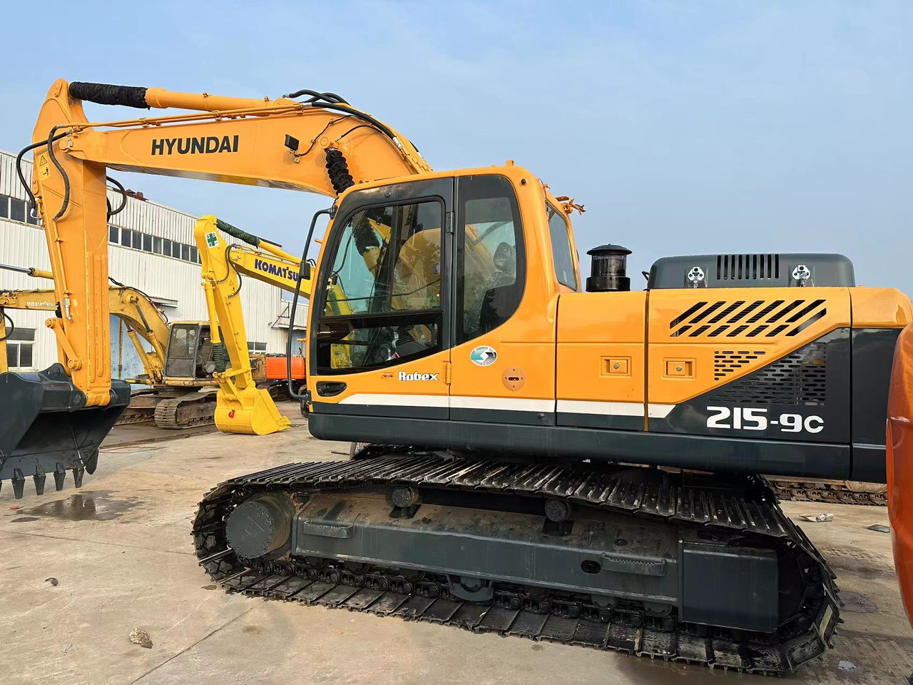HYUNDAI R215-9C - Pelle sur chenille: photos 2 HYUNDAI R215-9C - Pelle sur chenille: photos 2