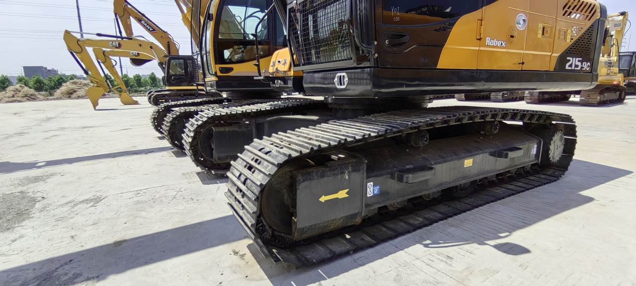 HYUNDAI R215-9T - Pelle sur chenille: photos 4 HYUNDAI R215-9T - Pelle sur chenille: photos 4