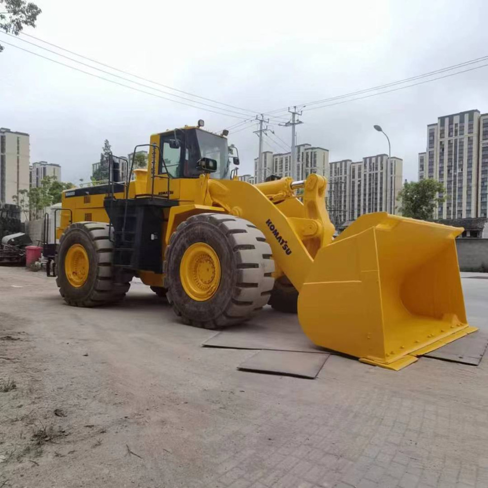 KOMATSU WA600-3 - Chargeuse sur pneus: photos 1 KOMATSU WA600-3 - Chargeuse sur pneus: photos 1