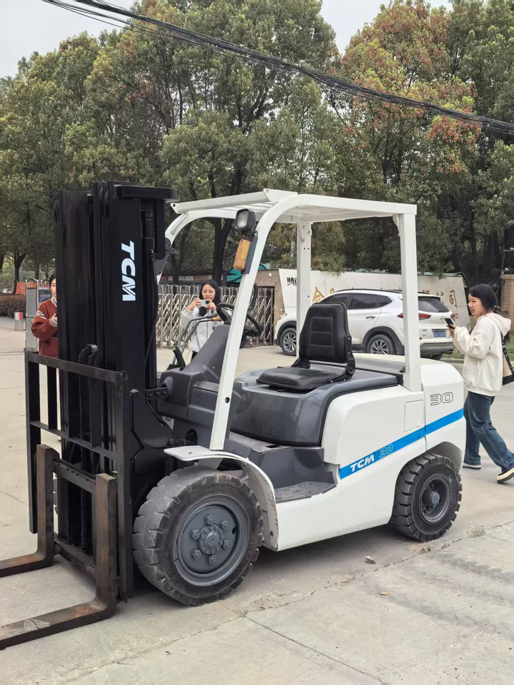 TCM FD30 - Chariot élévateur diesel: photos 4 TCM FD30 - Chariot élévateur diesel: photos 4