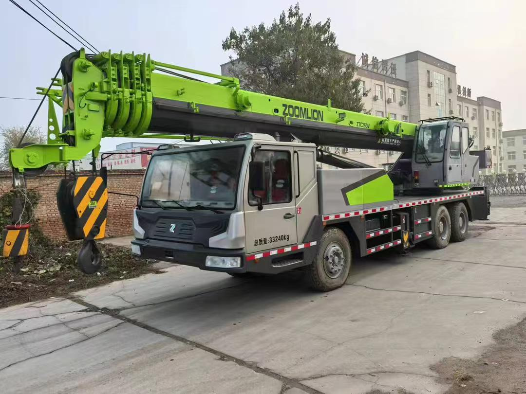 ZOOMLION ZTC250 - Grue mobile: photos 1 ZOOMLION ZTC250 - Grue mobile: photos 1