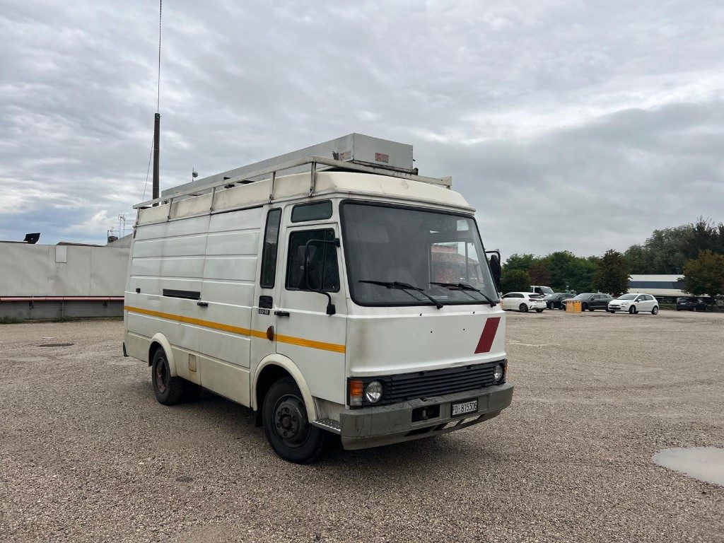 FIAT 60 10 - Fourgon utilitaire: photos 2 FIAT 60 10 - Fourgon utilitaire: photos 2