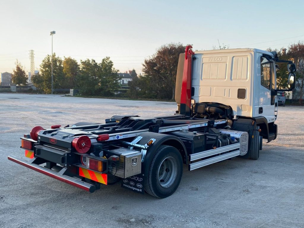Crédit-bail de IVECO EUROCARGO 80 E18 CON IMPIANTO SCARRABILE NUO IVECO EUROCARGO 80 E18 CON IMPIANTO SCARRABILE NUO: photos 8