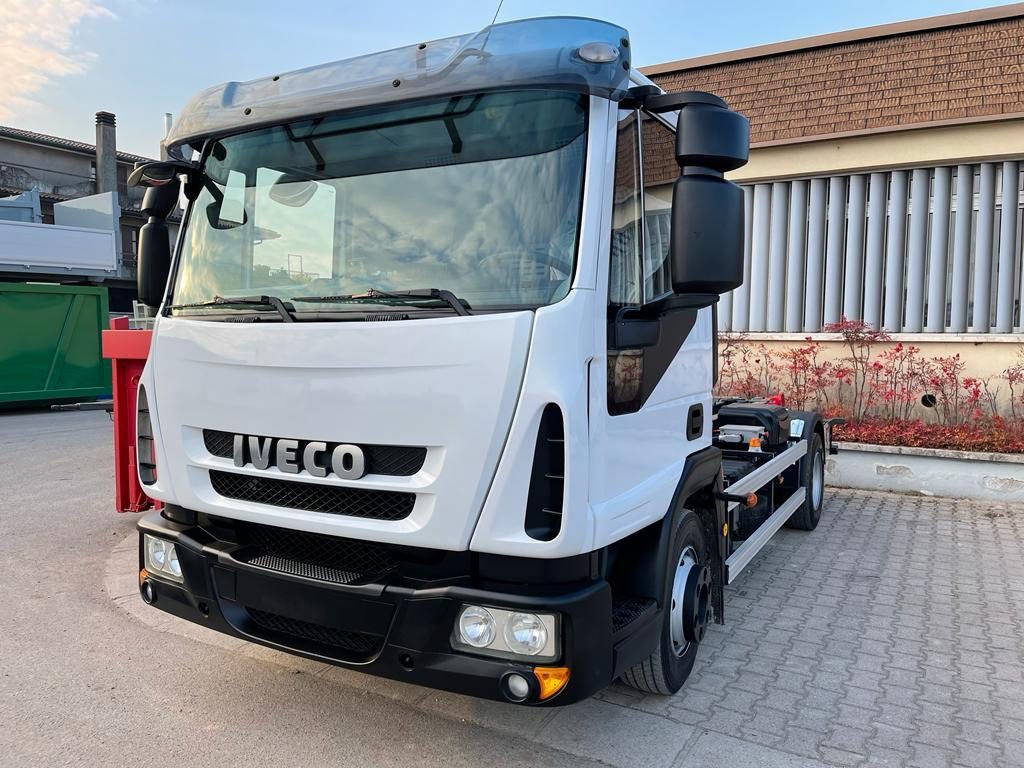 Crédit-bail de IVECO EUROCARGO 80 E18 CON IMPIANTO SCARRABILE NUO IVECO EUROCARGO 80 E18 CON IMPIANTO SCARRABILE NUO: photos 9