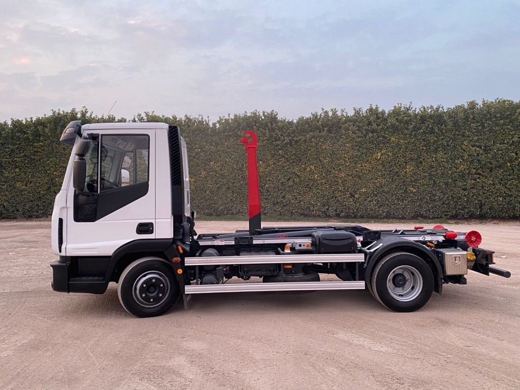 Crédit-bail de IVECO EUROCARGO 80 E18 CON IMPIANTO SCARRABILE NUO IVECO EUROCARGO 80 E18 CON IMPIANTO SCARRABILE NUO: photos 18